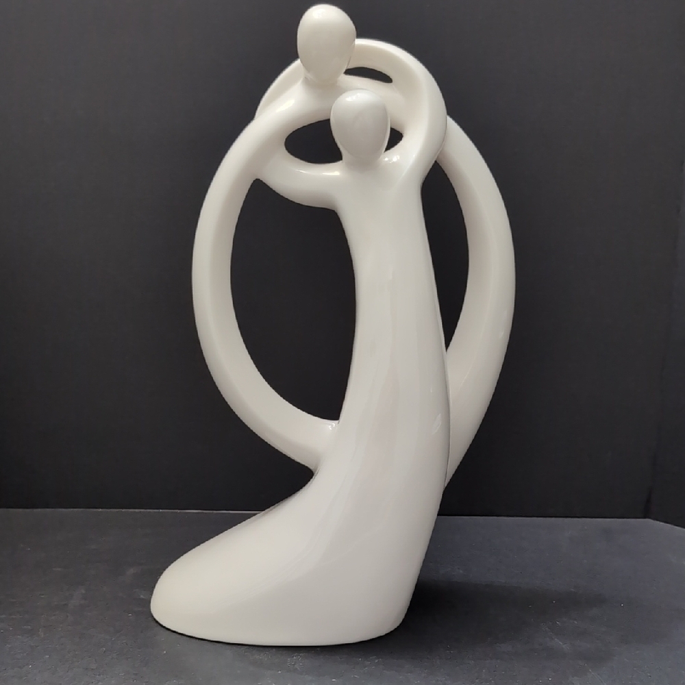 VGT,Enesco Circle Of Love , Encompass Me Figurine.